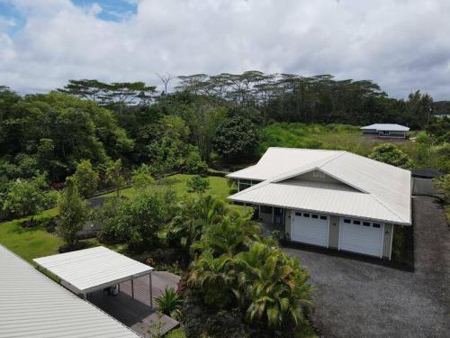 Hale ‘Aina (Country Cottage) in Hawaiian Paradise Park (HI)