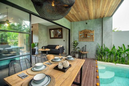 Casaluna 2 - Canggu industrial-tropical townhouse