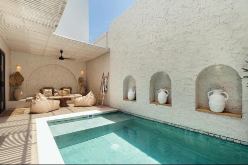 C4 Estate, Mediterranean-style home in Canggu, 6-min drive to beach