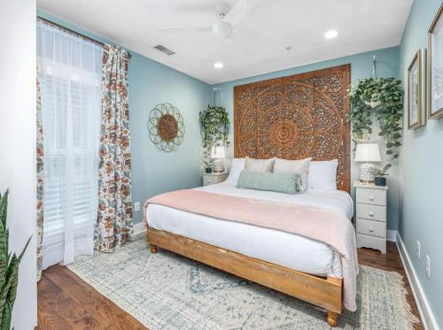 Secluded Courtyard & Parking - 2 Blocks to King - image 2