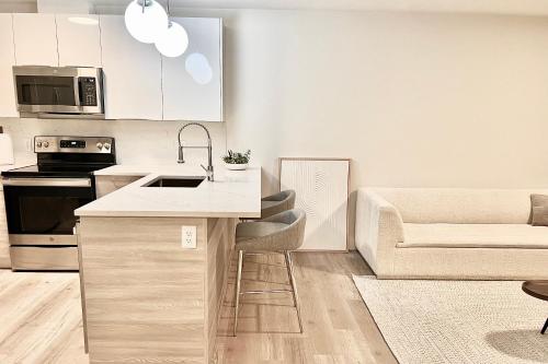 Cocina, Modern 2 Bed Furnished Apartment in Quincy in Quincy (MA)