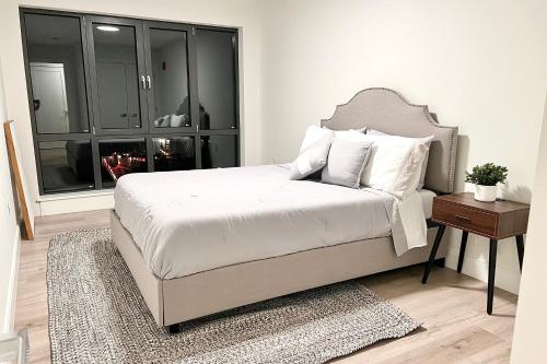 Modern 2 Bed Furnished Apartment in Quincy in Quincy (MA)