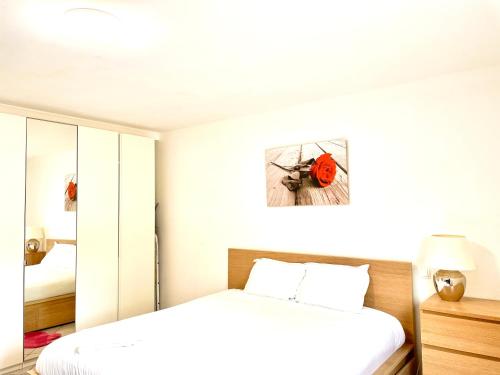 Large Room Free Parking 10mins to Luxembourg Airport Excellent Customer Service