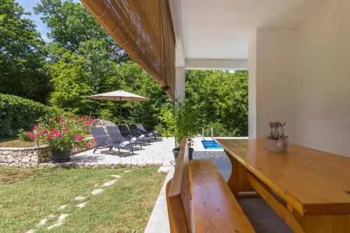 شرفة/ تراس, Holiday Home Rea in Kapelica