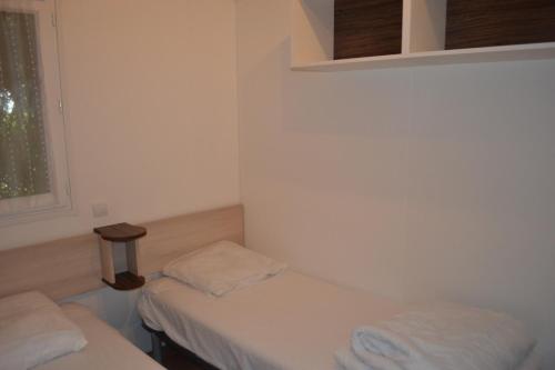 2 bedrooms, 4 beds