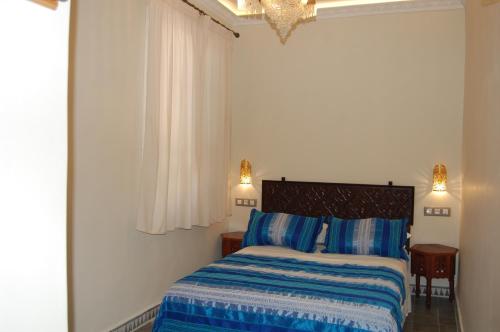 1 queen bed, 1 sofa bed