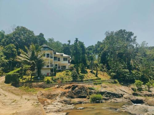 River front 4 BR Private foodie villa munnar