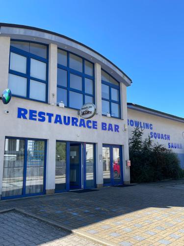 ห้องอาหาร, Vila Máchovka (Vila Machovka) in โนวา ปากา