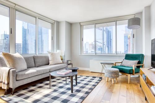 2BR 2BA Pool Doorman nr Times Sq NYC-126
