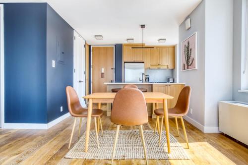 2BR 2BA Pool Doorman nr Times Sq NYC-126, New York (foto 5)
