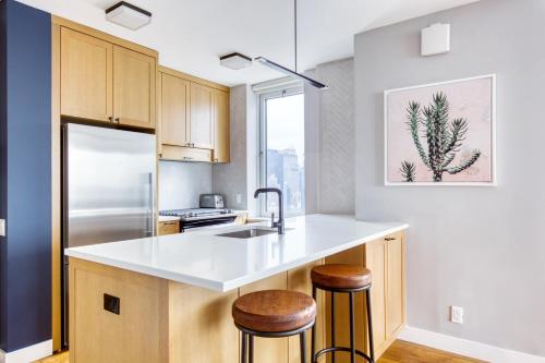 2BR 2BA Pool Doorman nr Times Sq NYC-126, New York (foto 6)