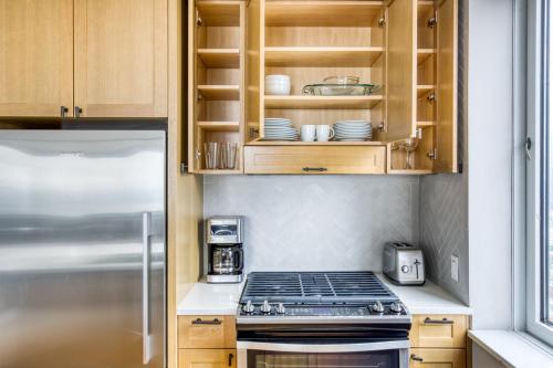 2BR 2BA Pool Doorman nr Times Sq NYC-126, New York (foto 7)