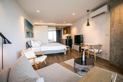 Escape Condominiums Beachfront Suites - Mae Phim