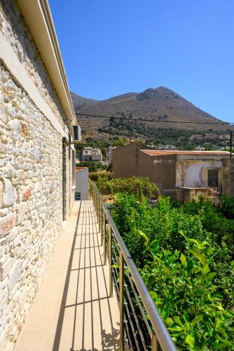Exterior view, Mansion House in Neapoli