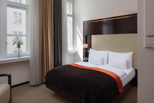 Superior Double Room image 6
