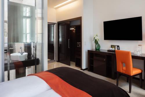 room detail thumbnail 1