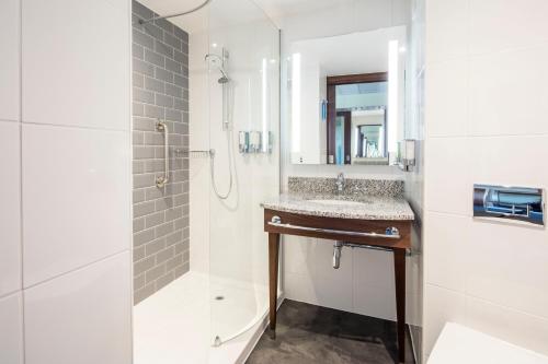Hampton By Hilton Humberside Airport - main image