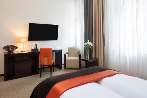Deluxe Double Room image 5