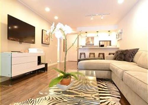 West Hollywood Luxury 1 Bedroom Suite in Los Angeles, USA