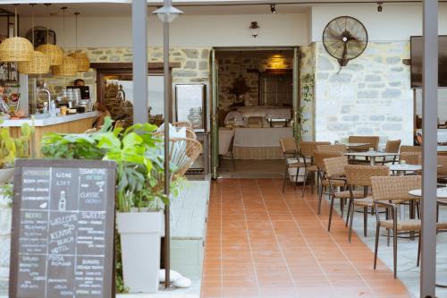 Kenta Beach Hotel - image 7