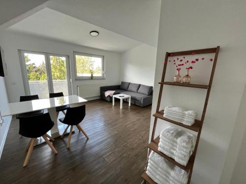 Premium Apartment 75qm 3 Zimmer Küche, Balkon, Smart TV, WiFi