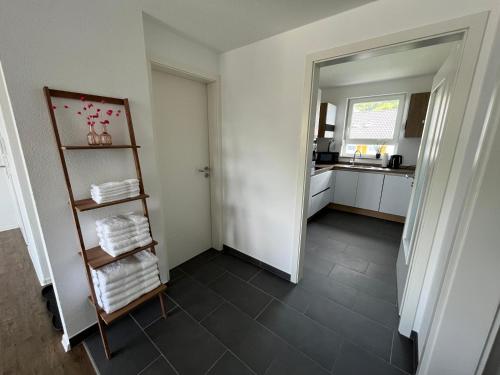 Premium Apartment 75qm 3 Zimmer Küche, Balkon, Smart TV, WiFi