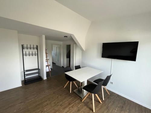 Premium Apartment 75qm 3 Zimmer Küche, Balkon, Smart TV, WiFi