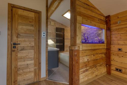 ห้องน้ำ, *Nouveau* Chalet Chamonix Cottage in เล ปราซ ด็อง บาส