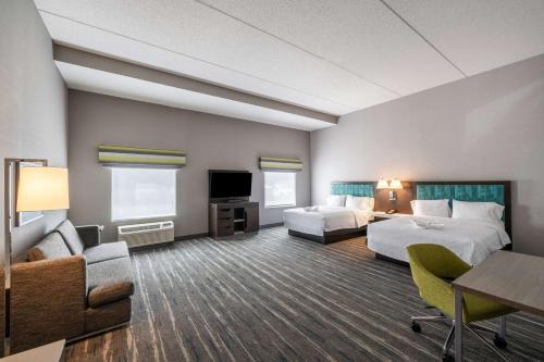 Hampton Inn & Suites Poughkeepsie - image 11