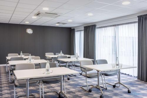 Hampton By Hilton Humberside Airport - image 2