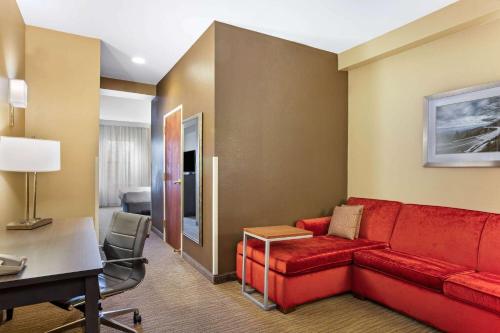 One-Bedroom Deluxe Family King Suite - Mobility Access/Non-Smoking