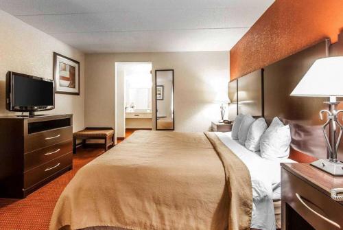 Quality Inn Marietta Ohio - image 2