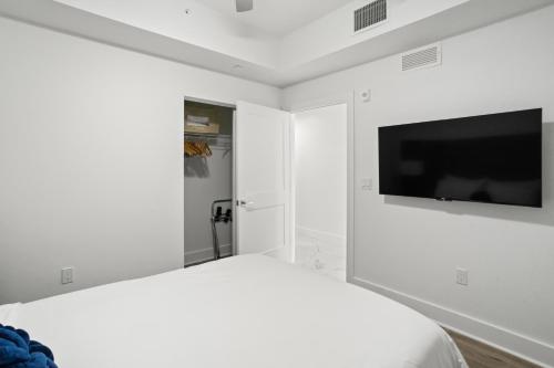 494298561 Ocean Club Treasure Island Hotel