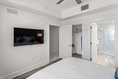 494298635 Ocean Club Treasure Island Hotel