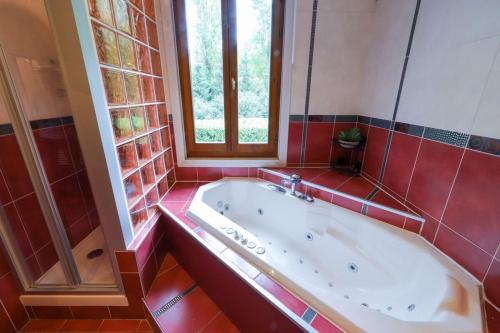 Chez Maminou - 8 couchages parking proche centre in 克朗熱夫列