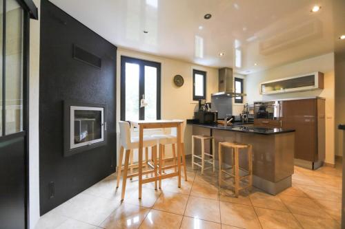 Chez Maminou - 8 couchages parking proche centre in 克朗熱夫列