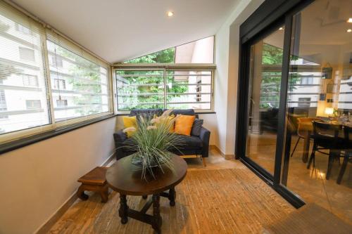 Chez Maminou - 8 couchages parking proche centre in 克朗熱夫列