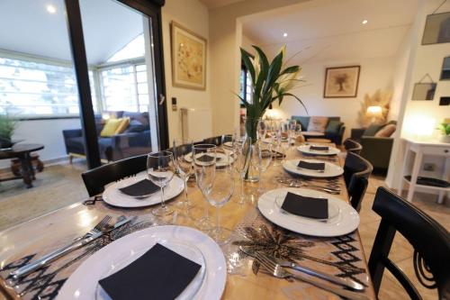 Chez Maminou - 8 couchages parking proche centre in 克朗熱夫列