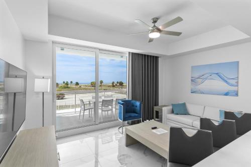 494300511 Ocean Club Treasure Island Hotel