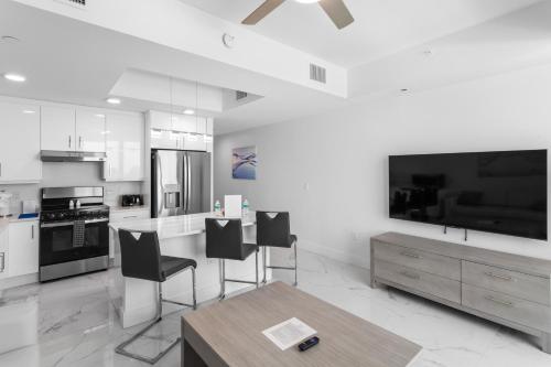 494300531 Ocean Club Treasure Island Hotel