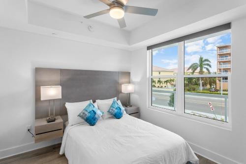 494300581 Ocean Club Treasure Island Hotel