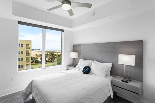 494303375 Ocean Club Treasure Island Hotel