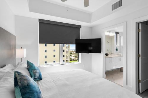 494303400 Ocean Club Treasure Island Hotel