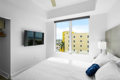 494303433 Ocean Club Treasure Island Hotel