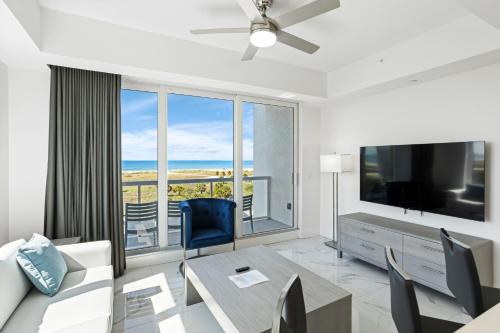 494303626 Ocean Club Treasure Island Hotel