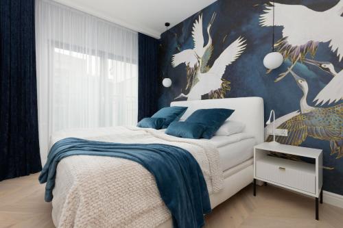 Beautiful & Spacious Apartment with Gym and Terrace by Renters Prestige, Varšava