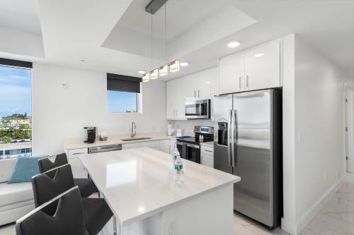 494305205 Ocean Club Treasure Island Hotel