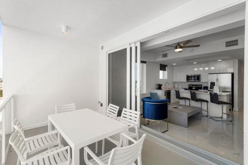 494305250 Ocean Club Treasure Island Hotel