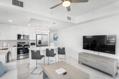 494305310 Ocean Club Treasure Island Hotel