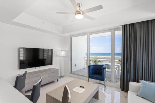 494305316 Ocean Club Treasure Island Hotel